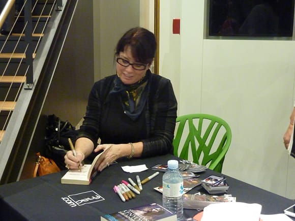 Sherrilyn Kenyon - Paris - 14-09-13 - 077